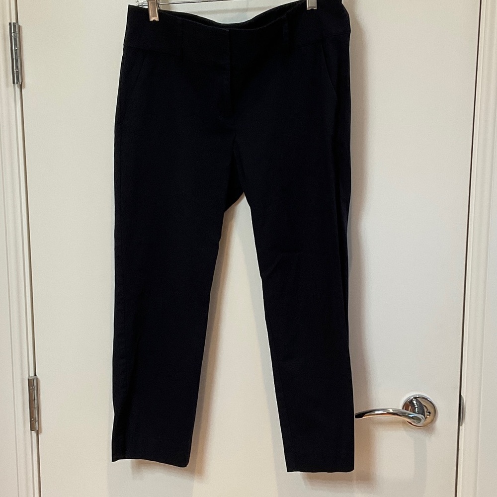 Ann Taylor navy capris pants size 6 (3 for $15 item)